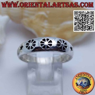 Smooth silver ring with engraved dharmachakra
