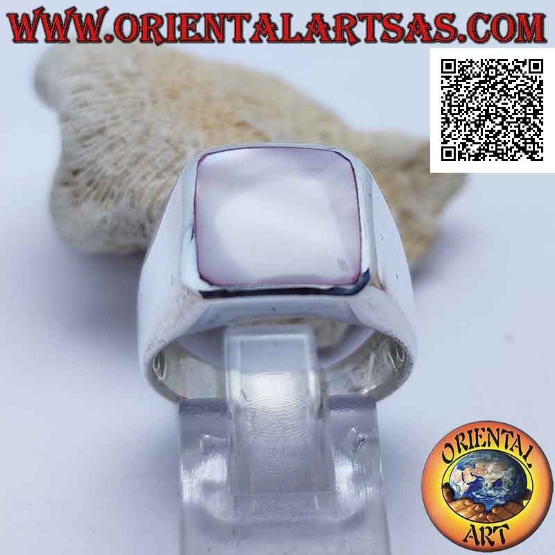 Anillo de plata lisa que sobresale con nácar rectangular redondeado al ras con el borde