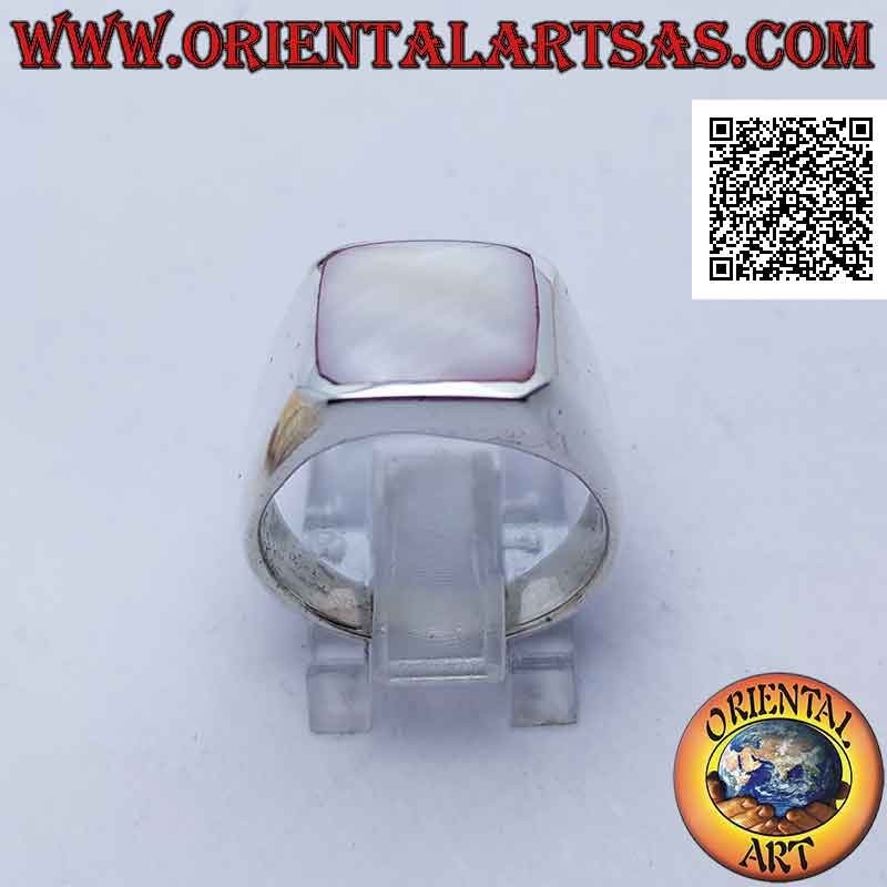 Anillo de plata lisa que sobresale con nácar rectangular redondeado al ras con el borde
