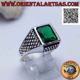 Silver ring with emerald-colored faceted rectangular zircon and lattice engravings on all four sides
