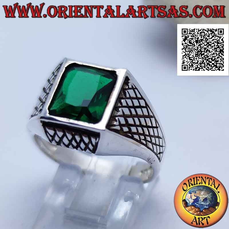 Silver ring with emerald-colored faceted rectangular zircon and lattice engravings on all four sides