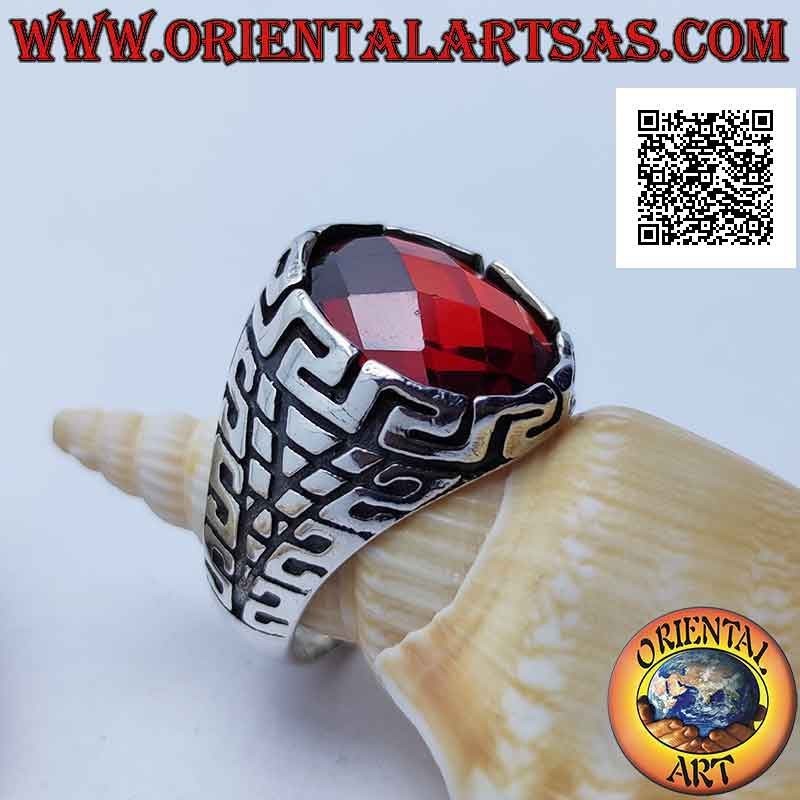Silver ring with faceted oval garnet and series and geometric "S" engravings on all sides