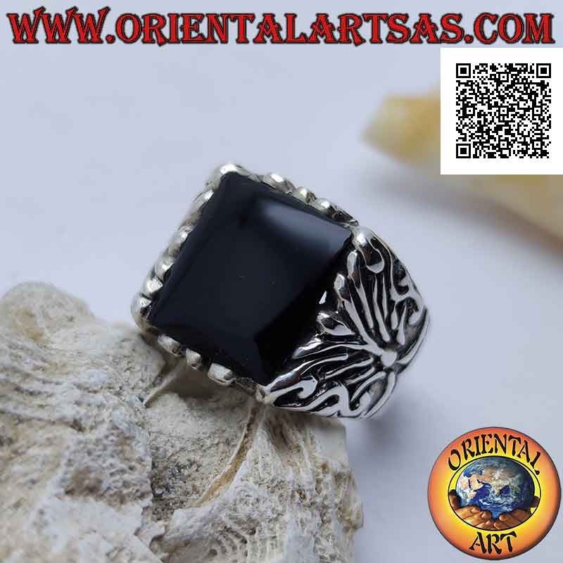 Silver ring with square onyx surrounded by baroque engravings on an imposing setting