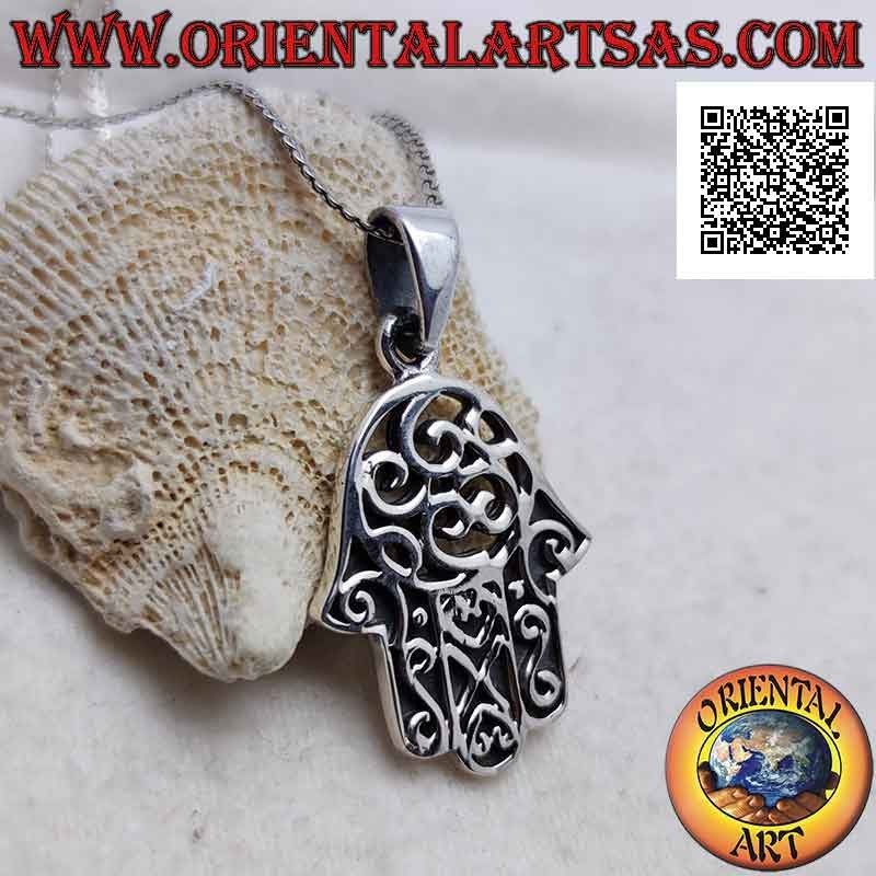 Colgante de plata Mano de Fátima con bajorrelieve y decoración perforada en la palma
