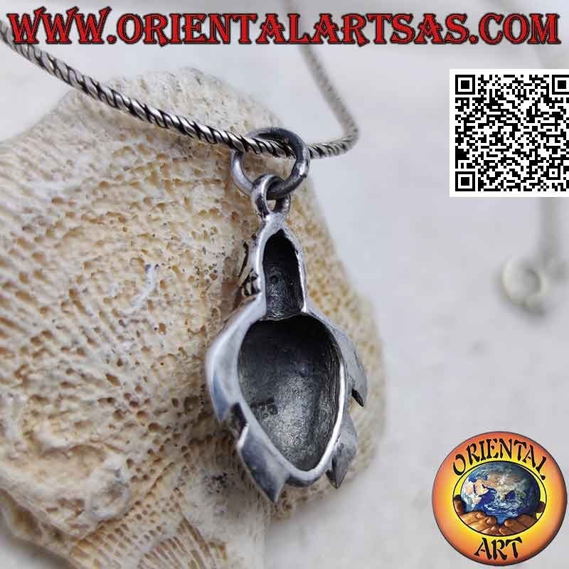 Pendentif en argent en forme de tortue de mer gravée et façonnée