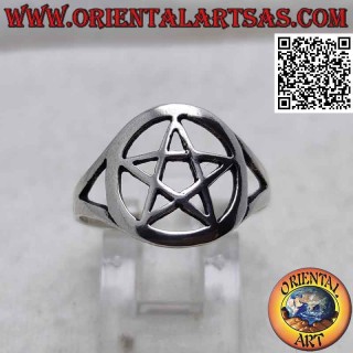 Anello in argento con pentacolo liscio nel cerchio traforato agganciato a due