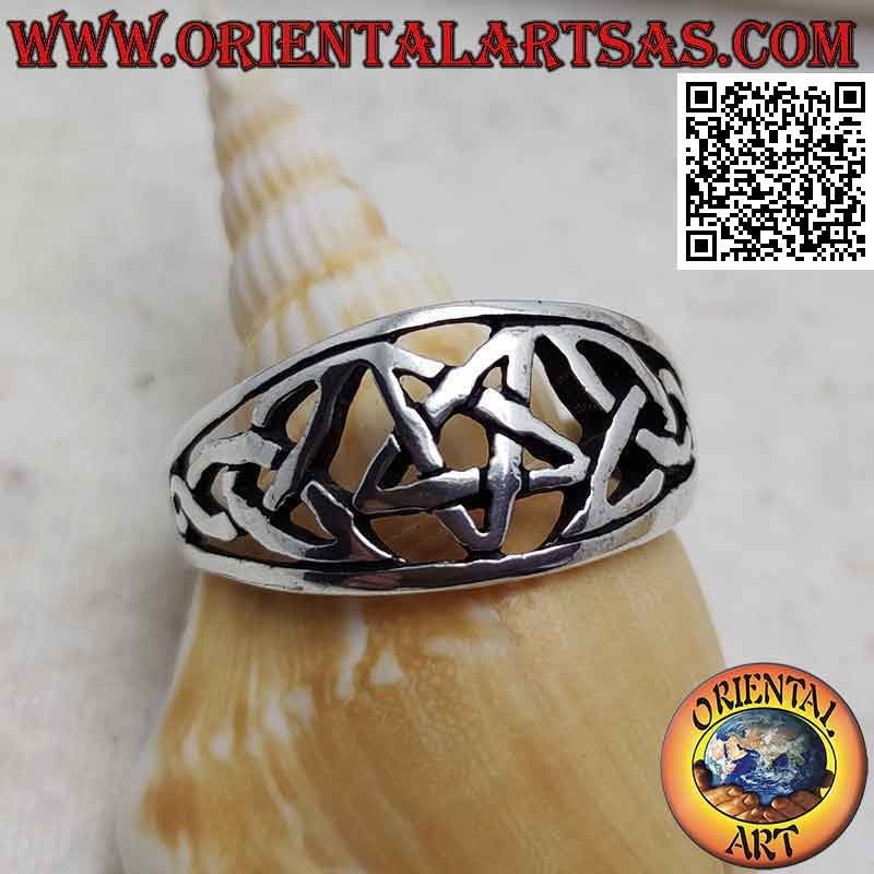 Bague en argent avec bande de croissance perforée avec pentacle central et triquetra et infini sur les côtés