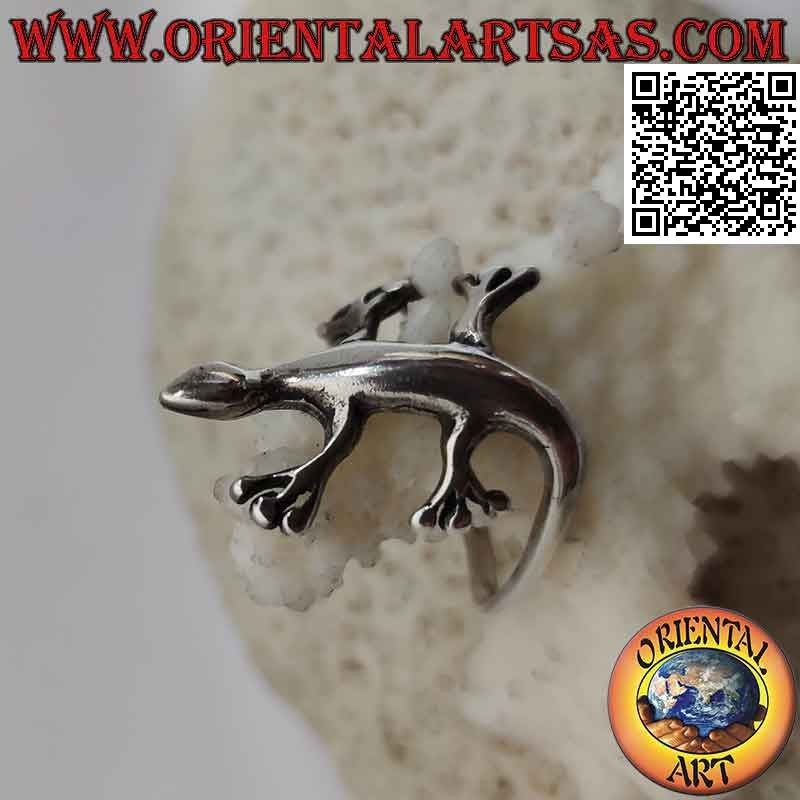 Silver ring in the shape of a gecko (Gekkonidae) smooth wrapping from the left (large)