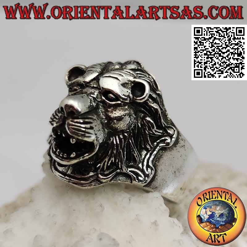 Silver ring, shield with lion's head in high relief finished in detail