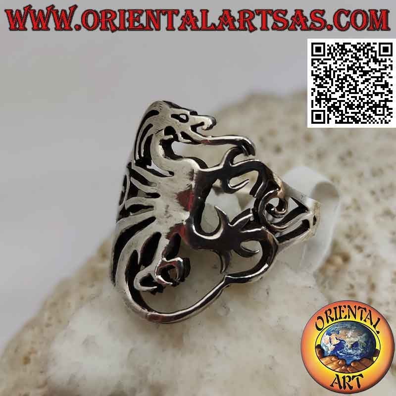 Anello in argento traforato con grifone stilizzato liscio