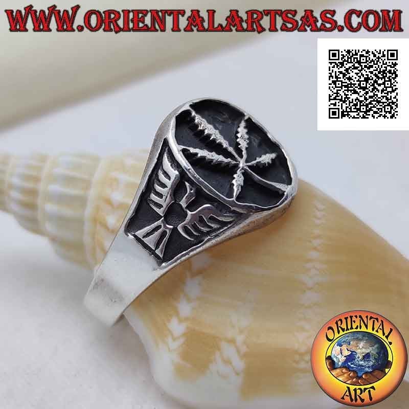 Bague en argent avec feuille de marijuana dans l'ovale en bas-relief et aigle sur les côtés