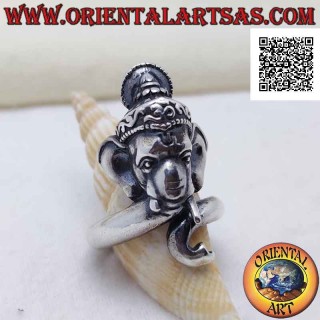Anello in argento a forma di testa di Ganesh con sillaba sanscrita "ॐ" Oṃ sulla fronte