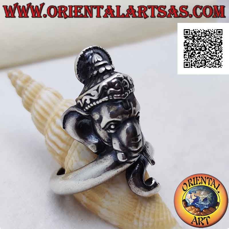 Silver ring in the shape of the head of Ganesh with Sanskrit syllable "ॐ" Oṃ on the forehead