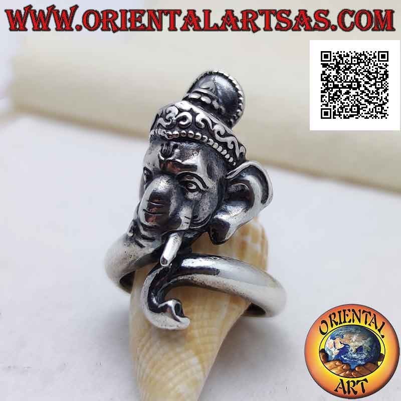 Silver ring in the shape of the head of Ganesh with Sanskrit syllable "ॐ" Oṃ on the forehead