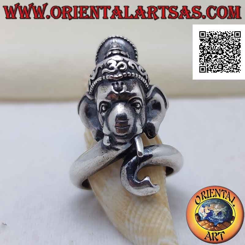 Silberring in Form des Kopfes von Ganesh mit Sanskrit-Silbe "ॐ" Oṃ auf der Stirn