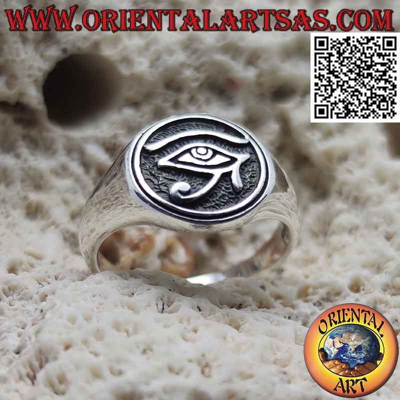 Bague en argent lisse avec oeil d'Horus dans le cercle en bas-relief