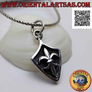 Pendentif en argent, bouclier rhomboïde avec lys en haut relief sur fond sombre