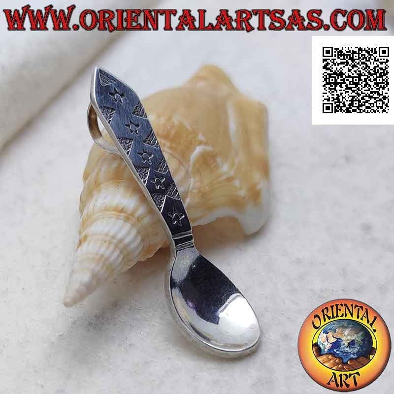 Pendentif en forme de cuillère à café en argent avec étoiles et triangles rayés gravés