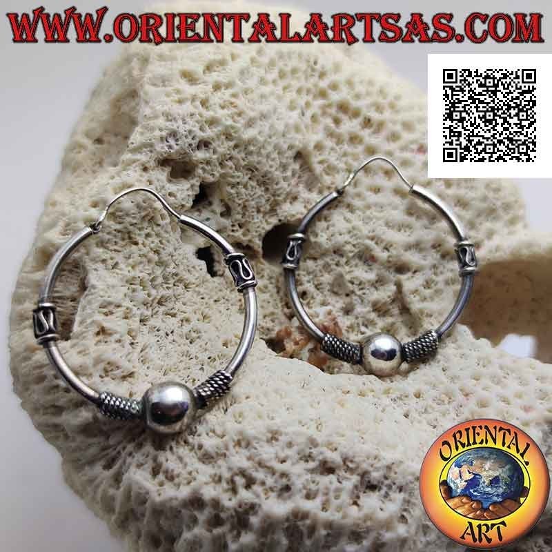Silver earring, circle worked with a ball between intertwining and serpentine on the sides, 32 mm