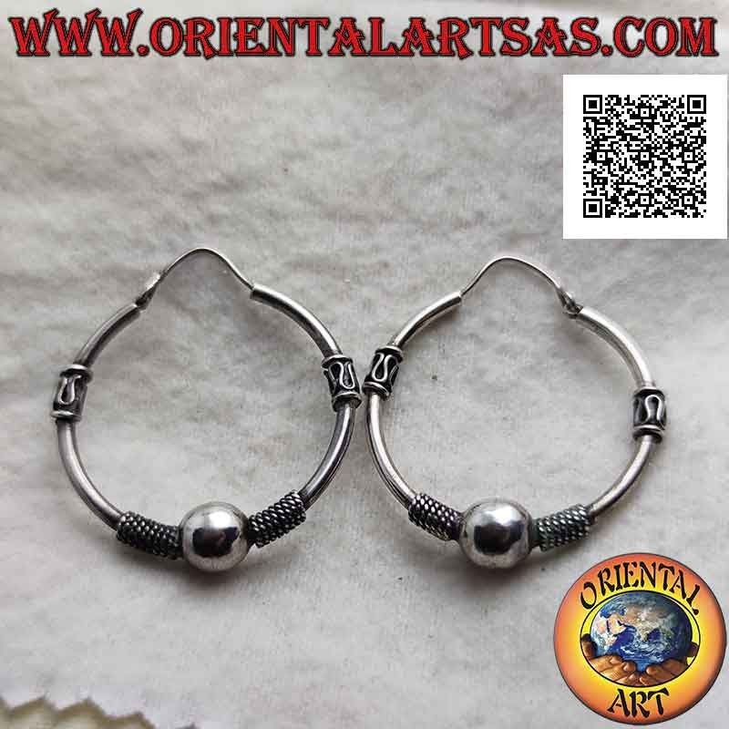 Silberohrring, Kreis gearbeitet mit einer Kugel zwischen Verflechtung und Serpentin an den Seiten, 32 mm