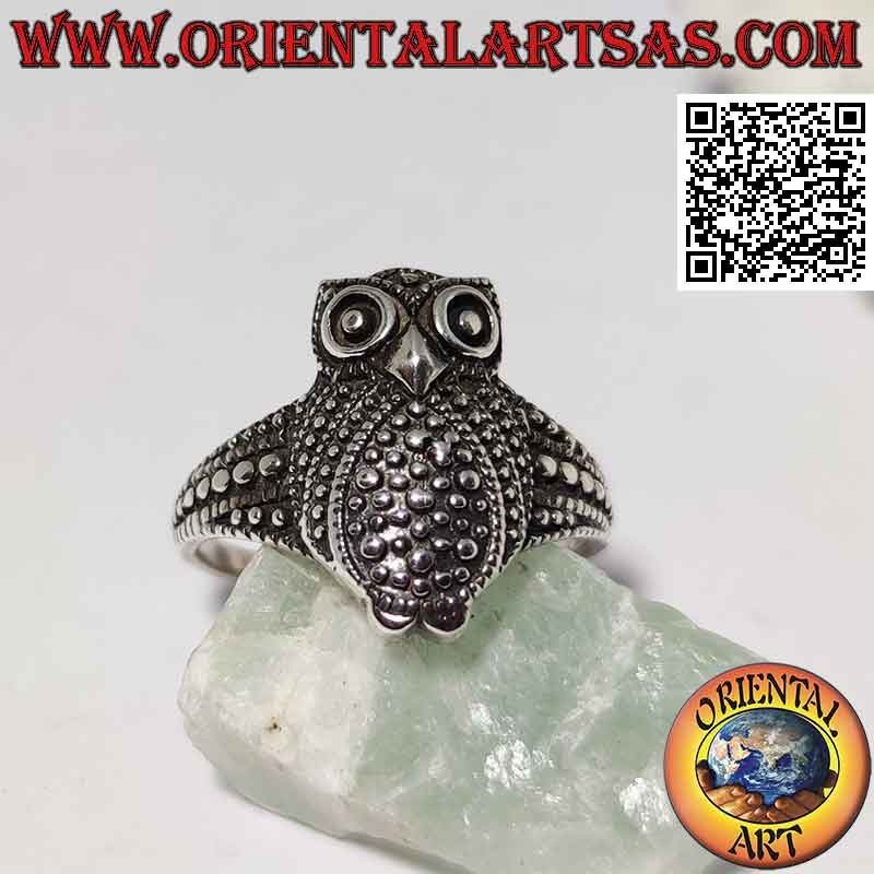 Anello in argento a forma di gufo intero senza ali puntinato