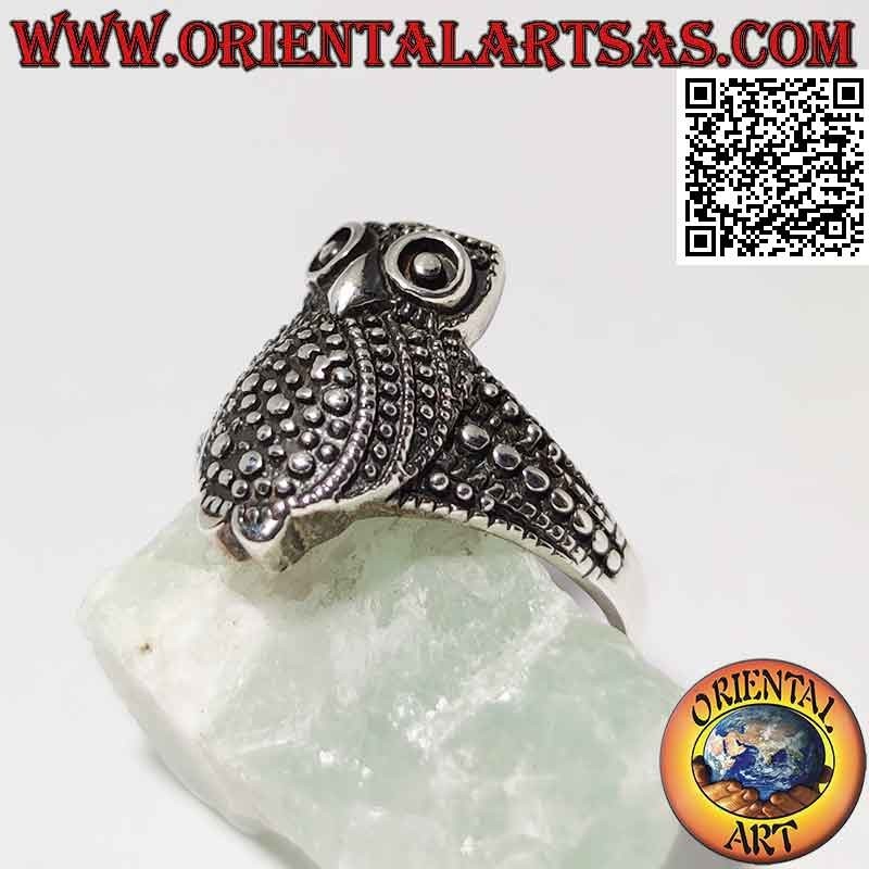 Anello in argento a forma di gufo intero senza ali puntinato