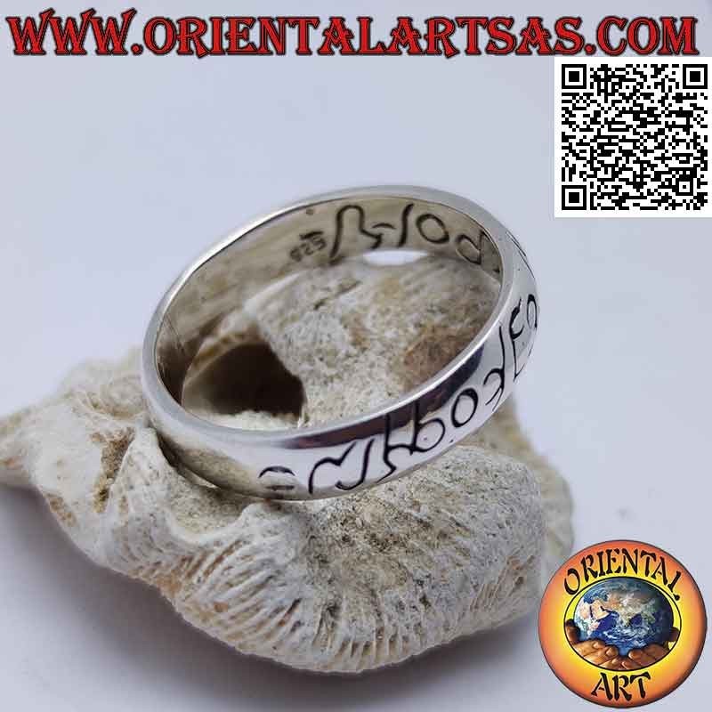 Anello in argento a fascia liscia bombata con scritte elfiche incise