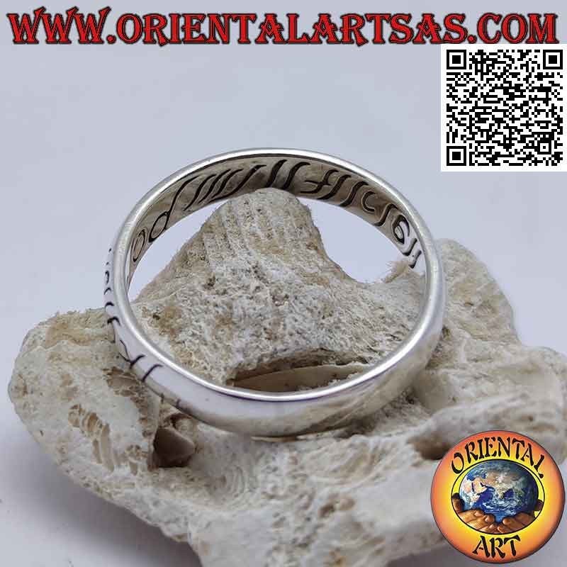 Bague en argent avec bande arrondie lisse avec écritures elfiques gravées