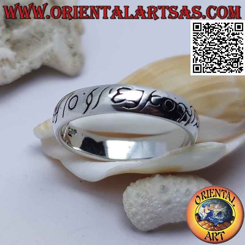 Anillo de plata con banda lisa redondeada con escrituras élficas grabadas