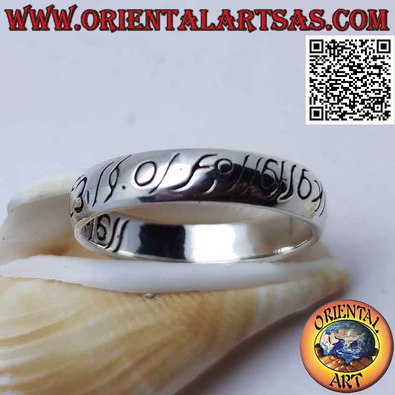 Anello in argento a fascia liscia bombata con scritte elfiche incise