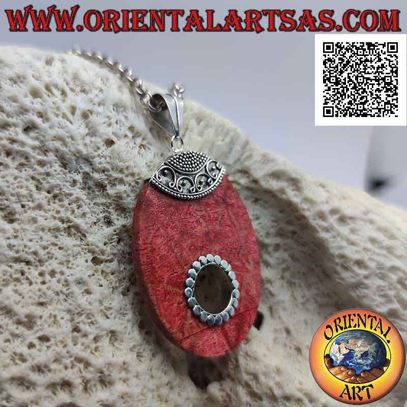 Pendentif en argent avec corail rouge (corail) ovale avec trou et décoration ethnique