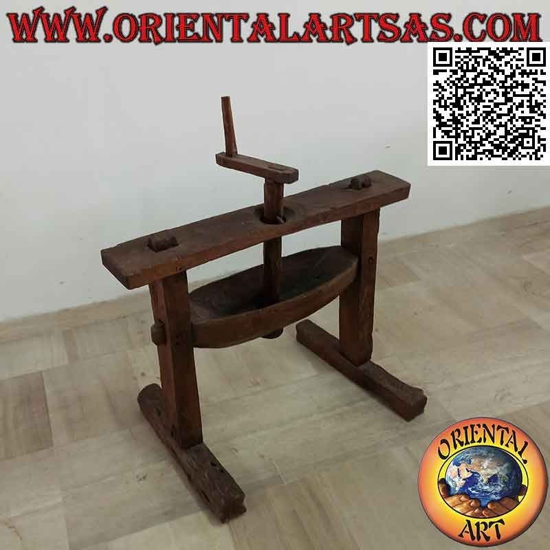 Piedra de molino de Indonesia antigua para maíz en madera maciza antigua
