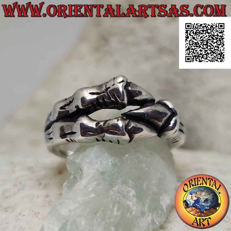 Anello in argento a forma di tre artigli del drago avvolgenti in una forte presa