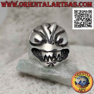 Anello in argento, il teschio alieno malefico
