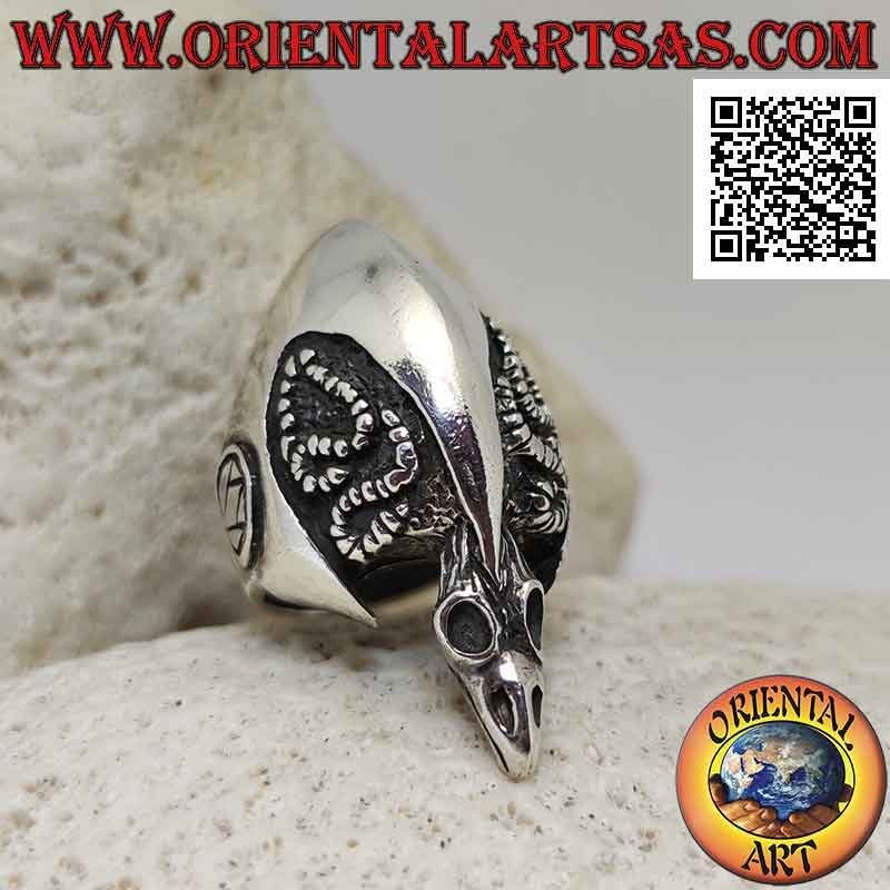 Bague en argent, le crâne du vautour