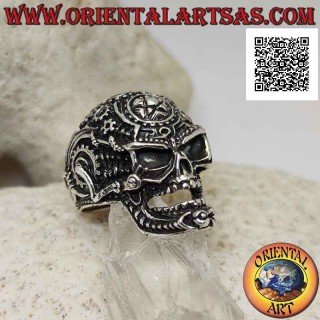 Silver ring in the shape of a satanic skull worked with gears and pentacle engraved on the forehead