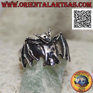 Bague en argent, la chauve-souris aux ailes ouvertes