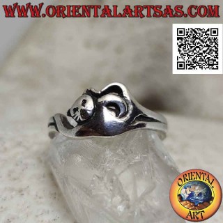 Smooth silver ring in the shape of a stretched cat