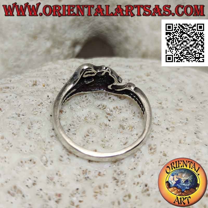 Anello in argento liscio a forma di gatto stirato