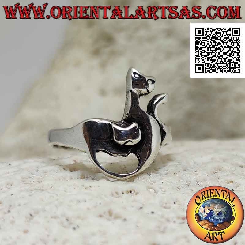 Smooth silver ring, pair of cats at play