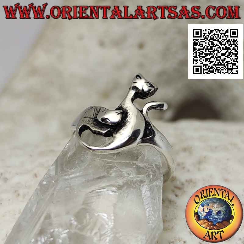Smooth silver ring, pair of cats at play