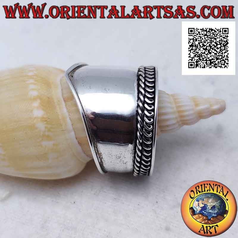 Anello in argento a fascia larga con una punta e intreccio su un lato, Bali