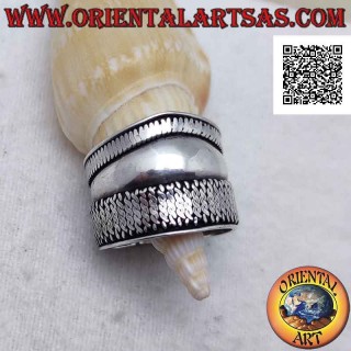 Anello in argento a fascia larga con una punta e intreccio verticale su un lato, Bali