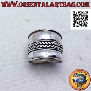 Anillo de plata de banda ancha con líneas oblicuas centrales opuestas, Bali