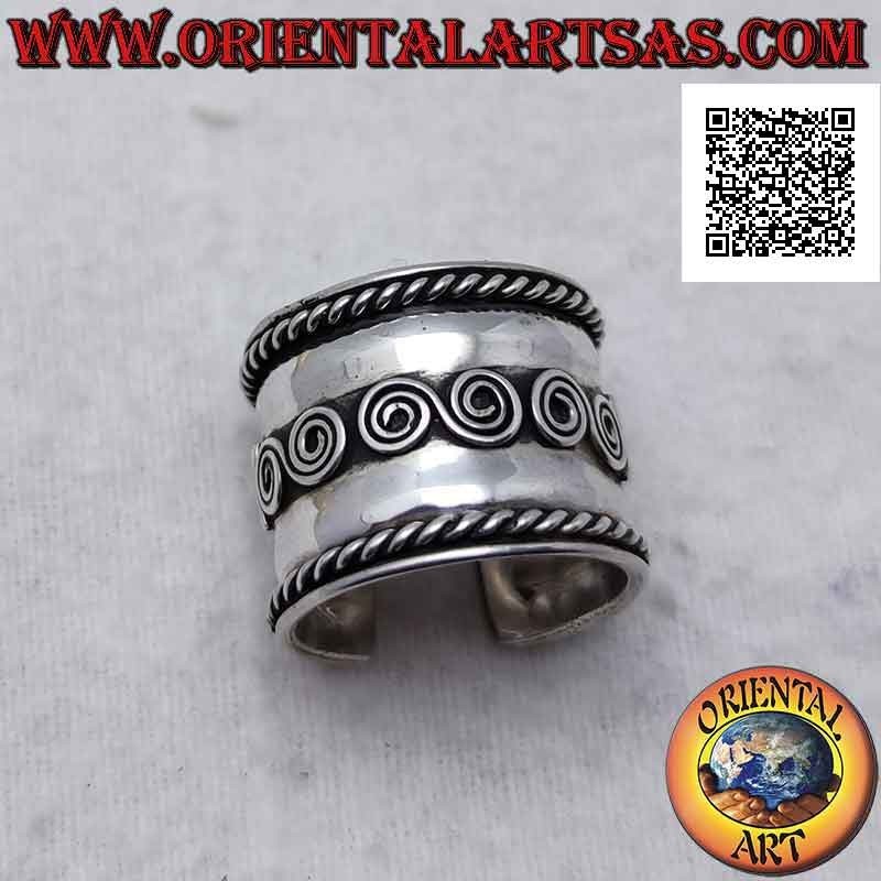 Anello in argento a fascia larga con spirali centrali e intrecci sui lati, Bali (freesize)
