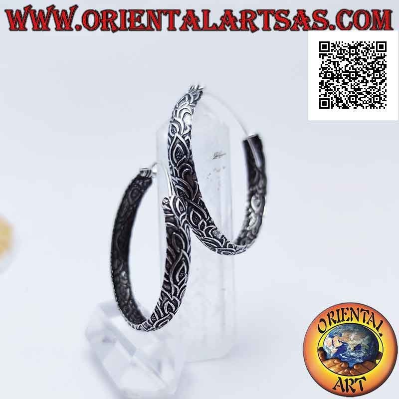 Pendientes de plata con gran círculo convexo con decoración floral oxidada 40 mm