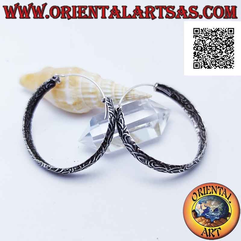 Boucles d'oreilles en argent avec grand cercle convexe à décor floral oxydé 40 mm