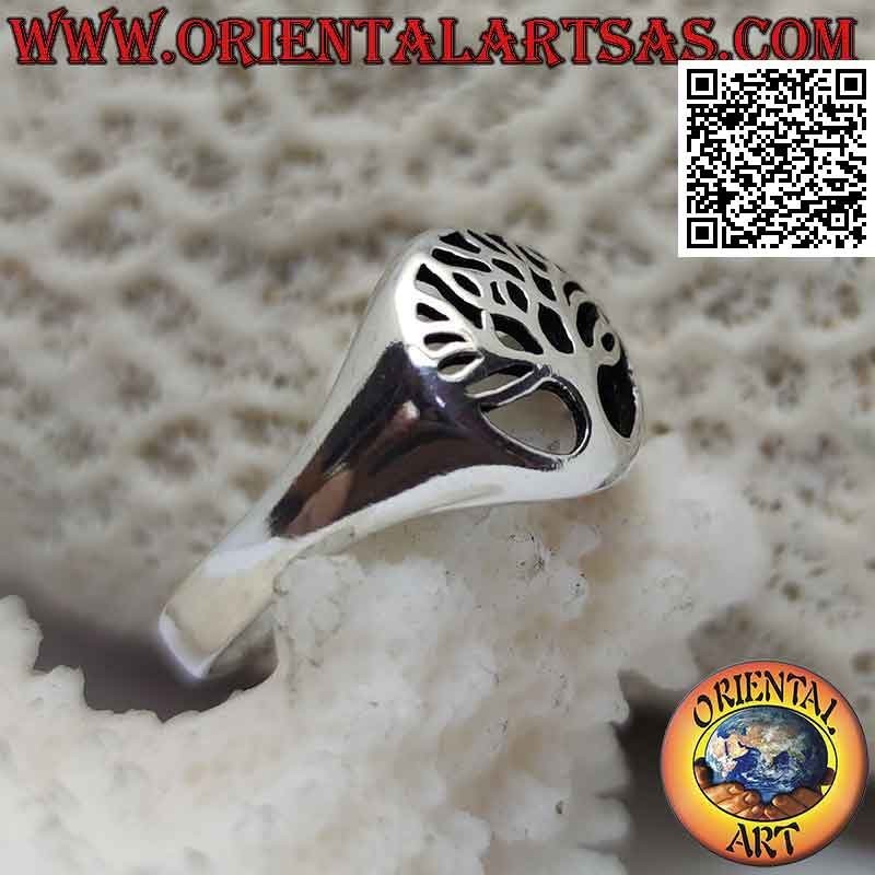 Bague en argent lisse avec arbre de vie simple dans le cercle ajouré
