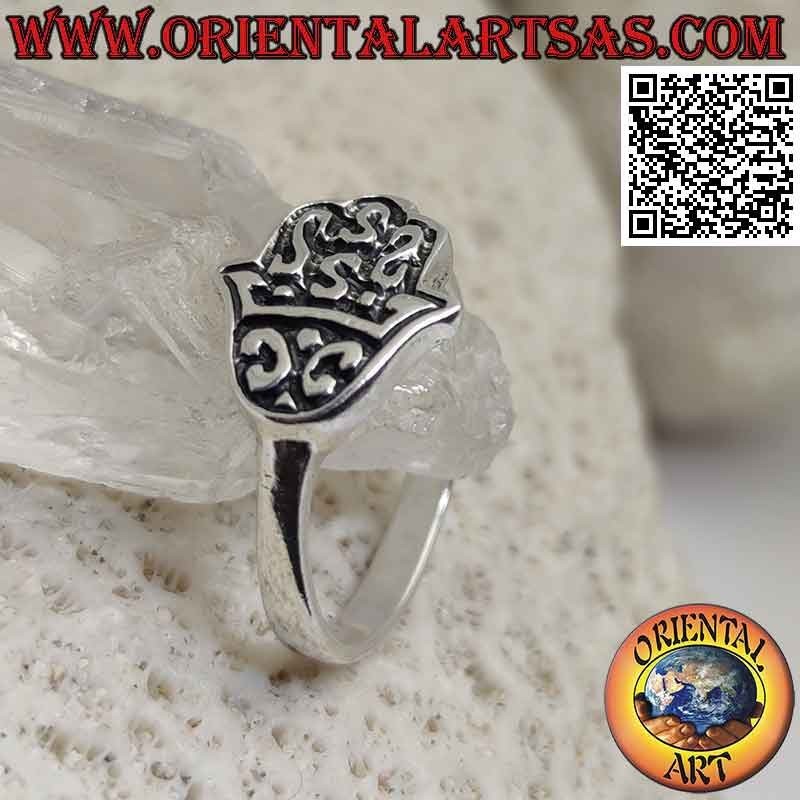 Bague en argent avec main horizontale de Fatima décorée en bas-relief