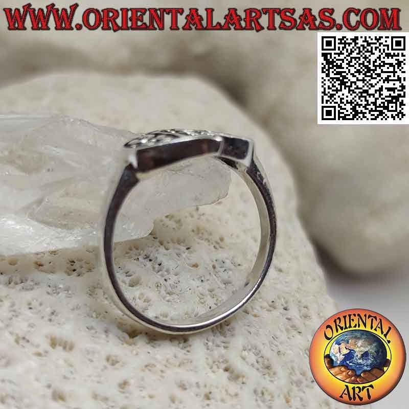 Anello in argento con mano di Fatima orizzontale decorata a bassorilievo